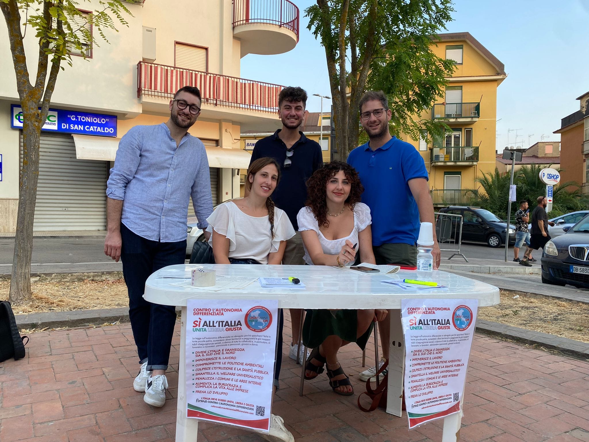 San Cataldo. Autonomia differenziata: tante le firme già raccolte; il 29 luglio nuovo appuntamento in viale dei Tigli