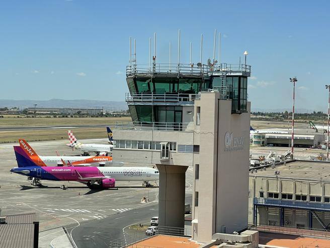 Aeroporto di Catania: Sac comunica sospensione arrivi e partenze causa l’attività eruttiva dell’Etna