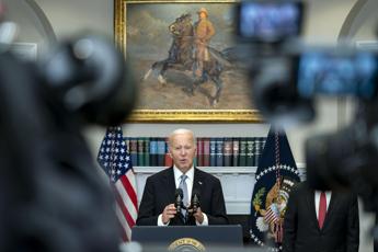 Biden e i dubbi sulla salute, l’amico dem Moulton: “Non mi ha riconosciuto”