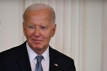 Biden, intervista con gaffe: “Sono la prima donna di colore vicepresidente”