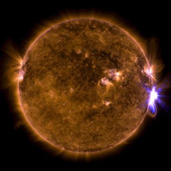 Brillamenti Solari e tempeste geomagnetiche: possibilità di impatto e conseguenti blackout sulla Terra