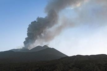 Etna. Ingv, attività stromboliana al cratere Voragine