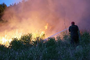 Matera, morti due vigili del fuoco durante spegnimento di un incendio