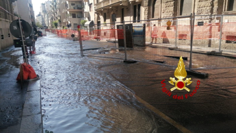 Milano: allagamento in via Fontana, 400 famiglie senza acqua, in tilt anche 2 cabine elettriche