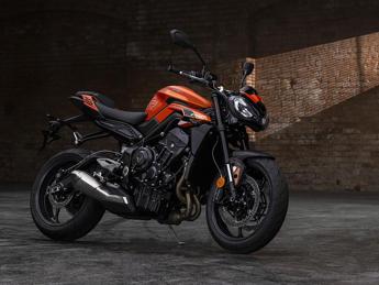 Nuova Triumph Street Triple 765 R: anche in versione depotenziata