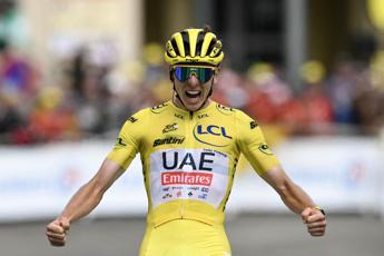 Tour de France, Pogacar vince 14esima tappa: show della maglia gialla