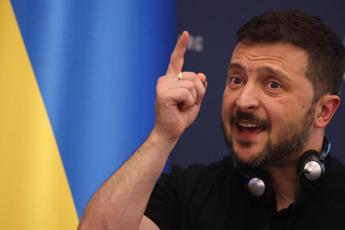 Ucraina, Zelensky a Nato: “Putin aspetta elezioni Usa, dobbiamo vincere ora”