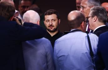 Ucraina, Zelensky e l’apertura alla Russia: svolta del leader di Kiev? L’analisi