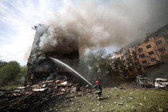 Ucraina, attacco russo su Kiev: morti e feriti. Colpito ospedale pediatrico