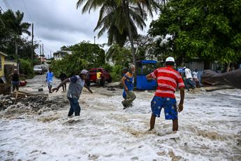 Uragano Beryl devasta i Caraibi, vittime e città rase al suolo