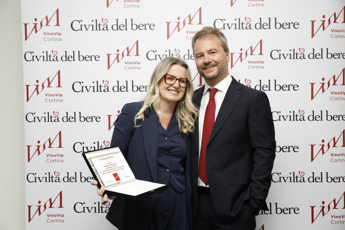 Vino, a VinoVip Cortina ‘Civiltà del bere’ consegna a Marina Cvetic il Premio Khail 2024