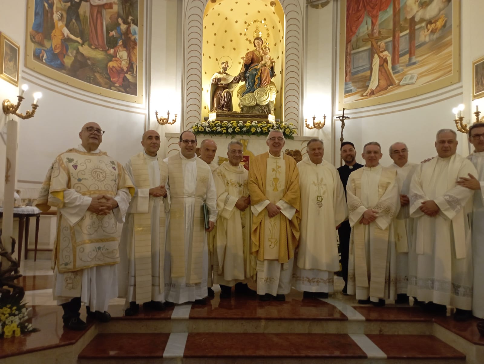 Mussomeli, cerimonia di insediamento al “Carmelo”  nuovo parroco Padre Rosario Castiglione. Presenti Vicario Generale mons. Onofrio Castelli sacerdoti e diacono