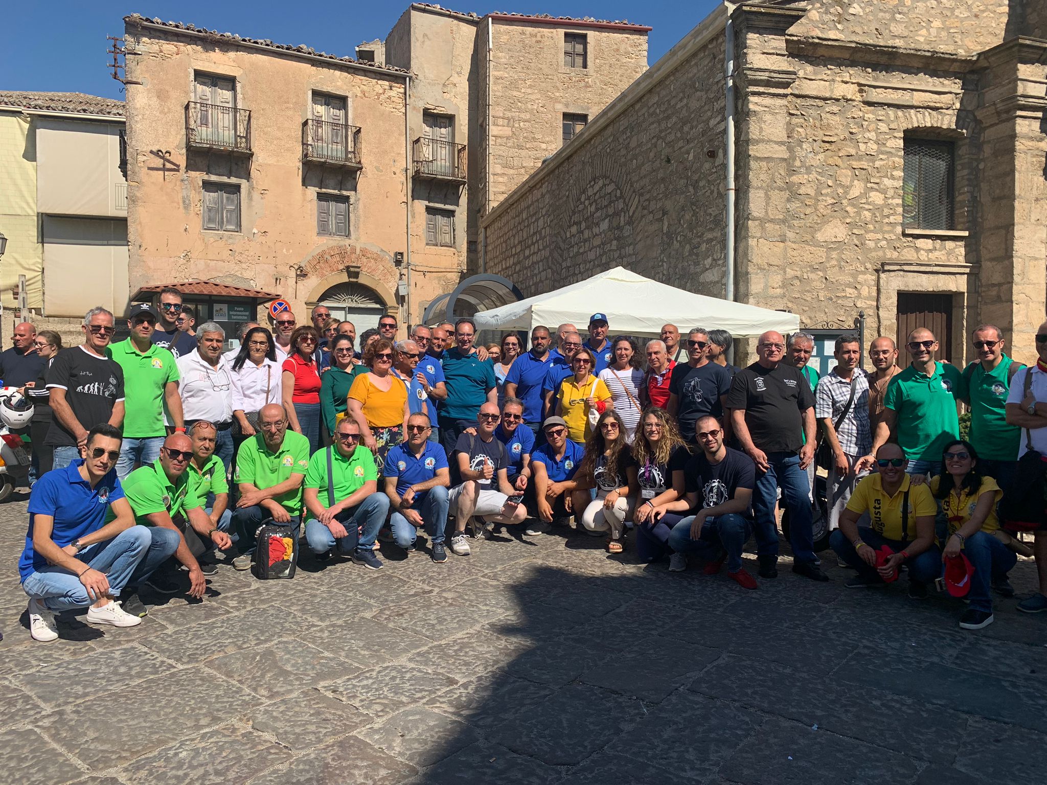 Gangi. Grande successo per la seconda edizione del raduno del “Vespa Club”