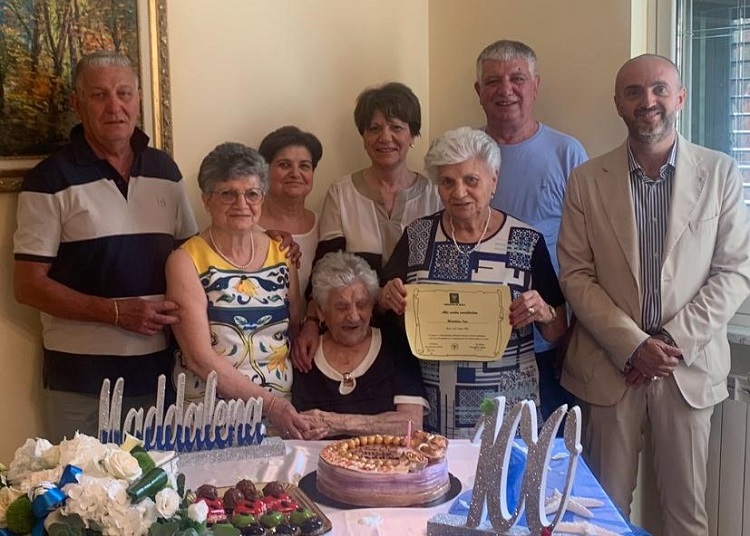 Gela festeggia una nuova centenaria. Gli auguri dell’amministrazione comunale a nonna Maddalena