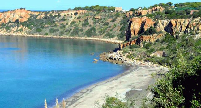 Probabile malore mentre stava facendo il bagno in mare nel Palermi: morta 52enne nel giorno del suo compleanno