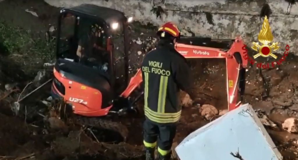 Frana nel casertano per il maltempo, si cercano due dispersi