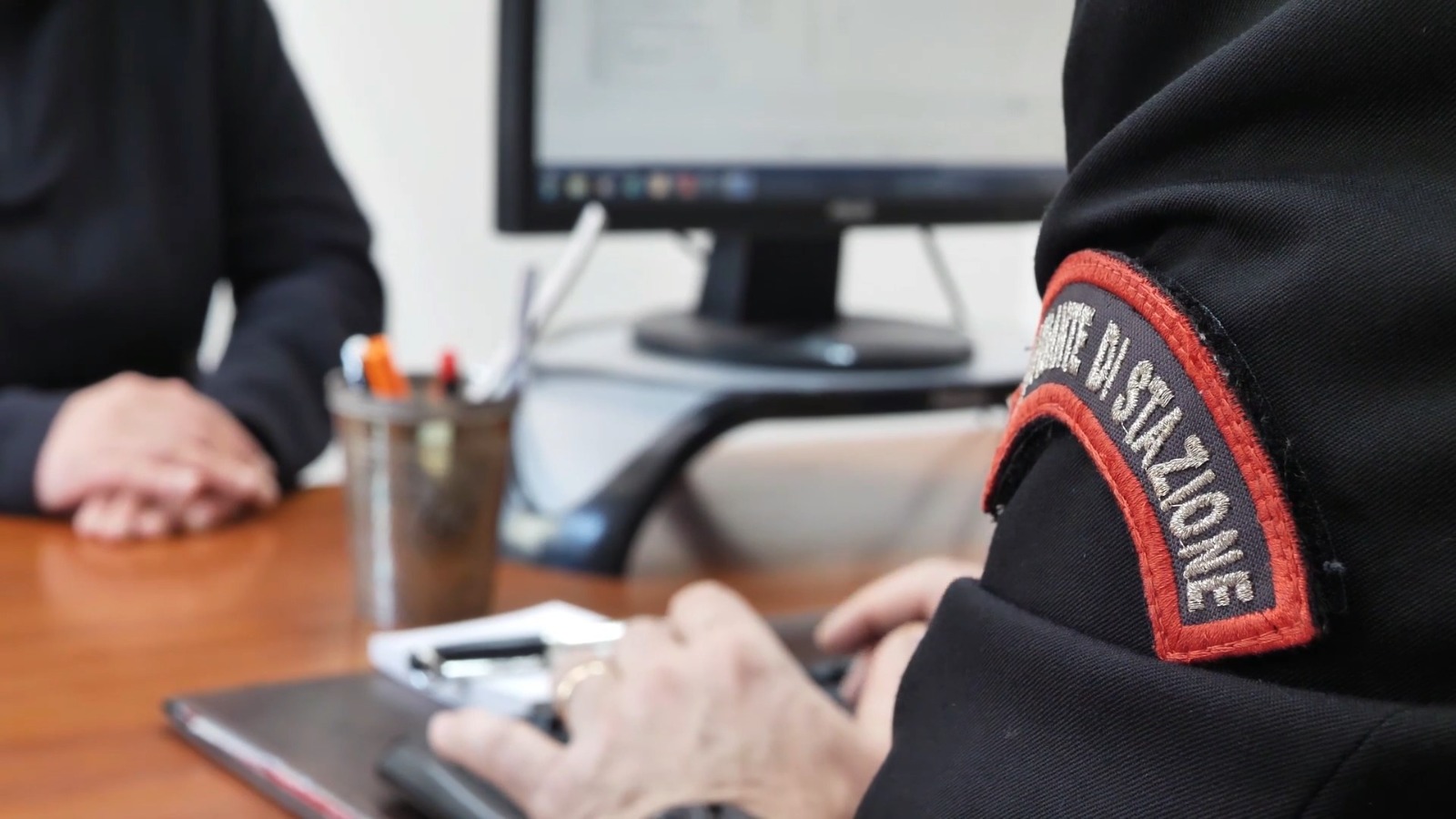 Versa caparra per prenotare vacanza, ma è una truffa online: Carabinieri risalgono ad autori del raggiro