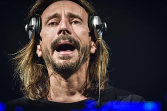 Bob Sinclair e lo sfogo social: “Sono depresso, spegnete i cellulari in discoteca”