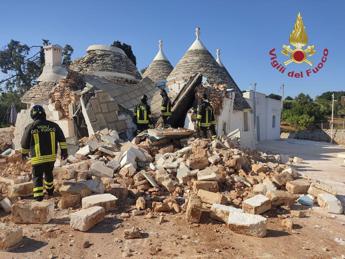 Brindisi, crolla trullo a Cisternino: ferita una donna, si cerca un uomo sotto macerie