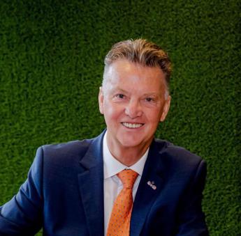 Calcio, Van Gaal da paziente oncologico a testimonial di prevenzione