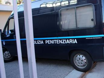 Disordini nel carcere di Torino, feriti 6 agenti della polizia penitenziaria