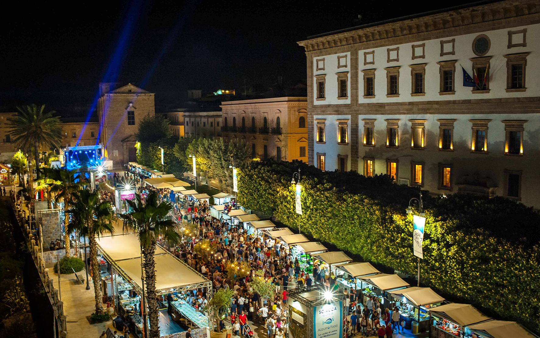 Dal 29 agosto al 1° settembre a Sciacca c’è Azzurro Food Festival per gli amanti del mare, dello street food, dello spettacolo e dell’arte