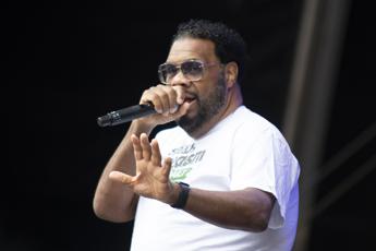 Fatman Scopp crolla sul palco, rapper muore a 56 anni