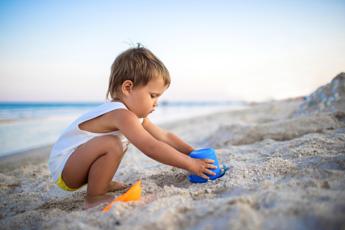 Fiaso, ‘bimbi sono vulnerabili e vanno protetti, no spiaggia in ore centrali’