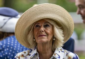 La regina Camilla: “In vacanza sono una lettrice compulsiva”