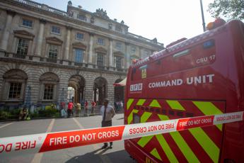 Londra, incendio a Somerset House, cento vigili del fuoco mobilitati