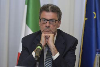 Manovra, Giorgetti: “Prudente ed equilibrata, incomprensibile atteggiamento sindacati”