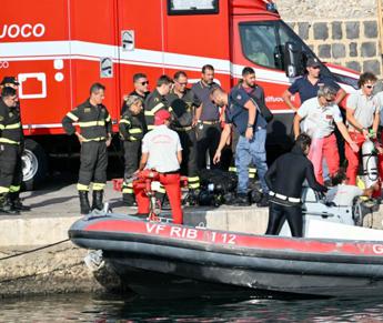 Naufragio Palermo, tre indagati nell’equipaggio della nave affondata