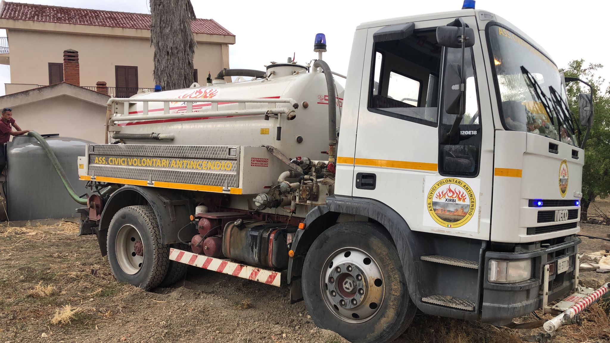 Caltanissetta. Crisi idrica, operazione “Fontanelle”: nel primo giorno distribuiti 149 mila litri d’acqua