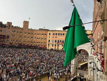 Palio Siena, carriera annullata per maltempo: rinvio a domani