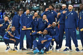 Parigi 2024, Usa oro nel basket e autogol su X