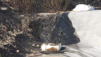 Roma, comitati: “Liquefatti teli ex discarica Monte Carnevale, respirato plastica per giorni”