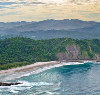 Selfie mortale a Bali, turista italiano precipita dalla scogliera e muore