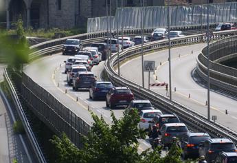 Traffico da bollino rosso, è il weekend dei grandi rientri: le strade più congestionate