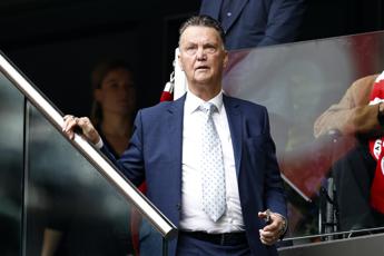 Tumori alla prostata, l’allenatore Van Gaal da paziente a testimonial prevenzione