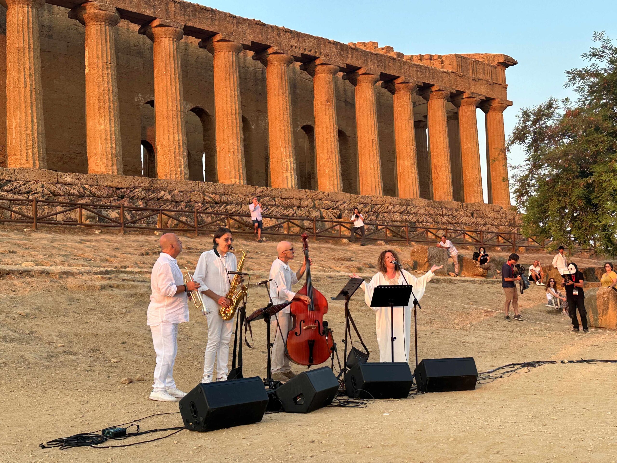 Trecento visitatori all’alba alla Valle dei Templi seguendo i grandi jazzisti italiani