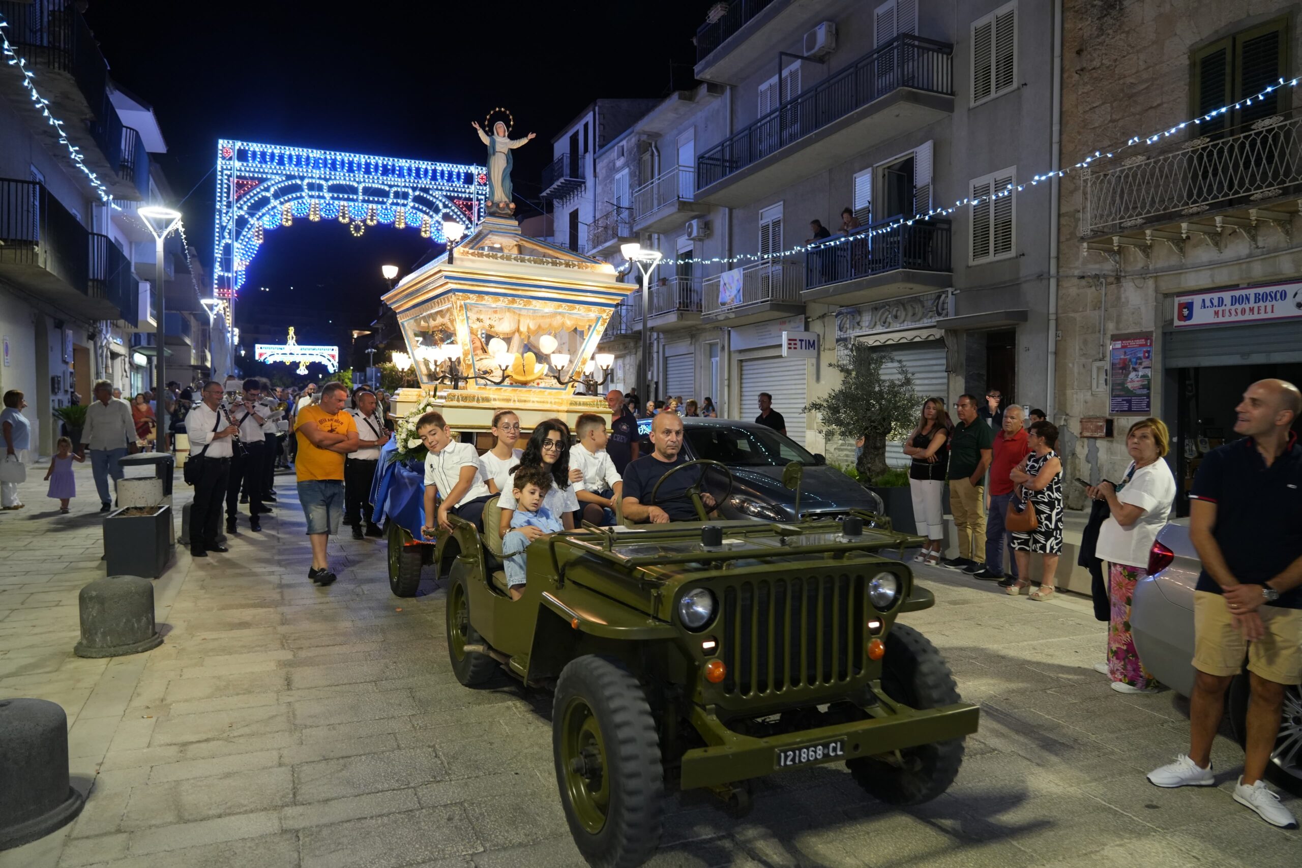 Mussomeli, ritorna festa dell’Assunta con piazzetta Monti riqualificata. L’urna in processione vacilla al rientro