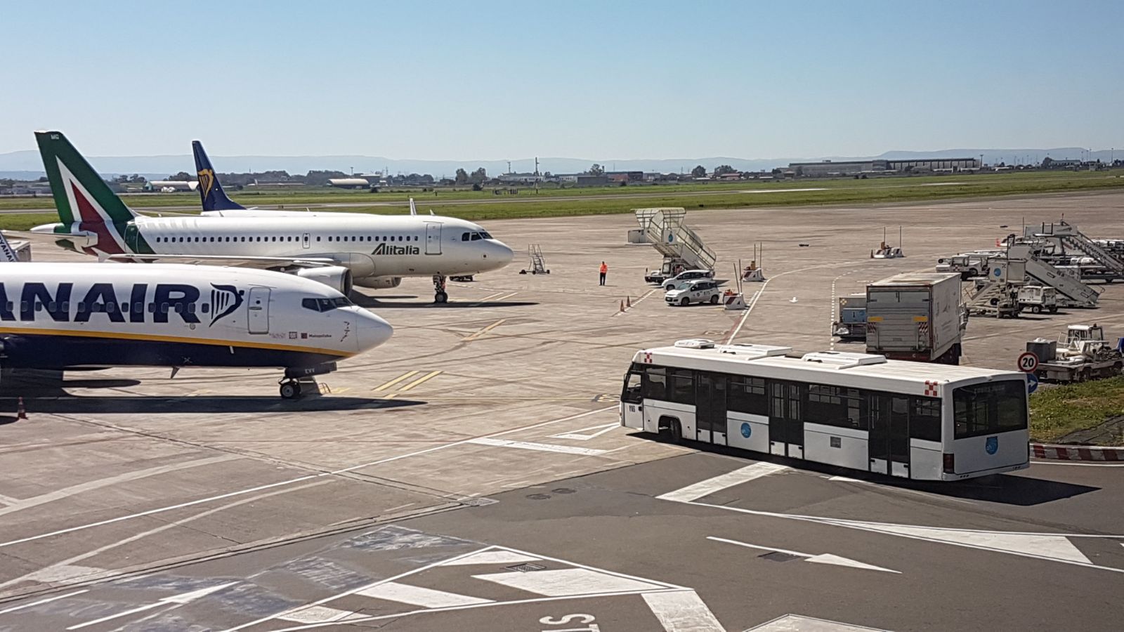 Aeroporto di Catania. A seguito di attività vulcaniche chiuso il settore B1 e ridotti gli arrivi a 6 voli all’ora