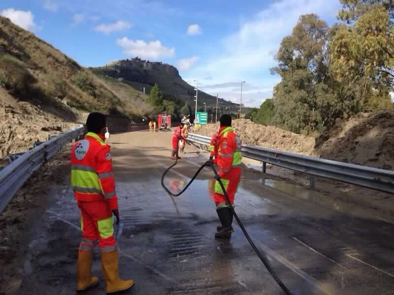 Causa maltempo chiusa al traffico la SS 560 a Pietraperzia in entrambe le direzioni