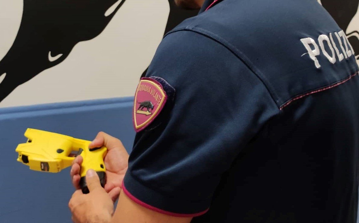 Catania. Sorpreso a rubare un’auto, ladro bloccato con taser e arrestato