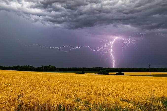 Arriva il maltempo e il caldo inizia a mollare la presa. Allerta in molte regioni per temporali, gialla in Sicilia