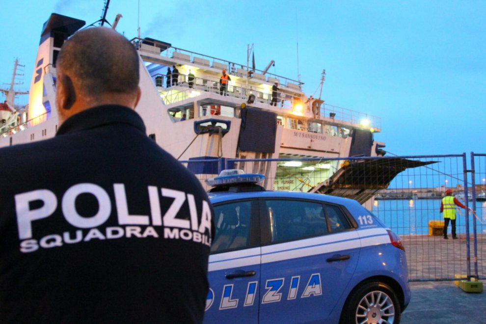 A Lampedusa arrestati dalla Polizia 3 migranti tornati dopo decreto di respingimento