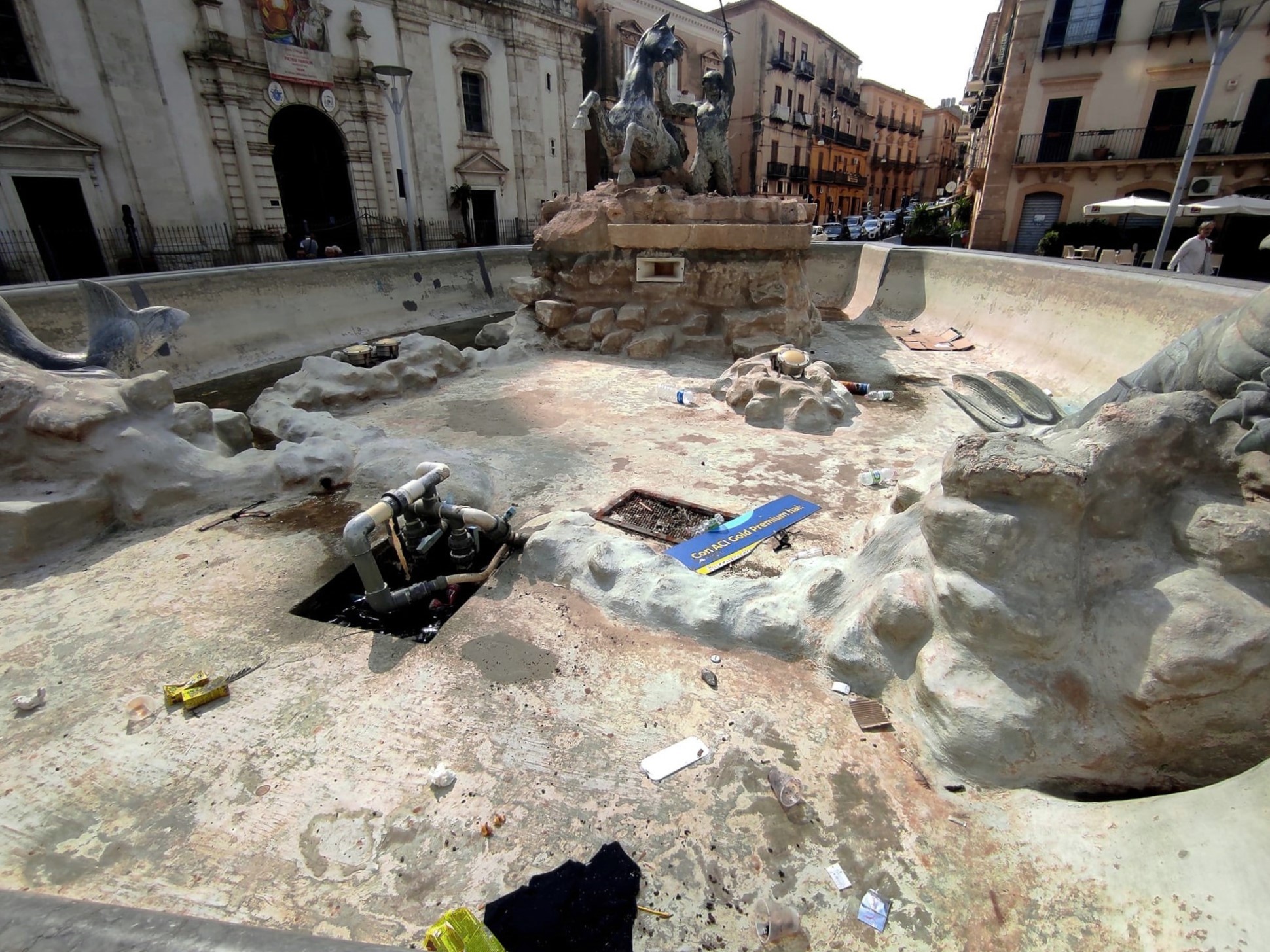 Caltanissetta. Riflessione sulla crisi idrica per immagini. Leandro Janni: “Metafore di una città e di un territorio sempre più lontani e soli”