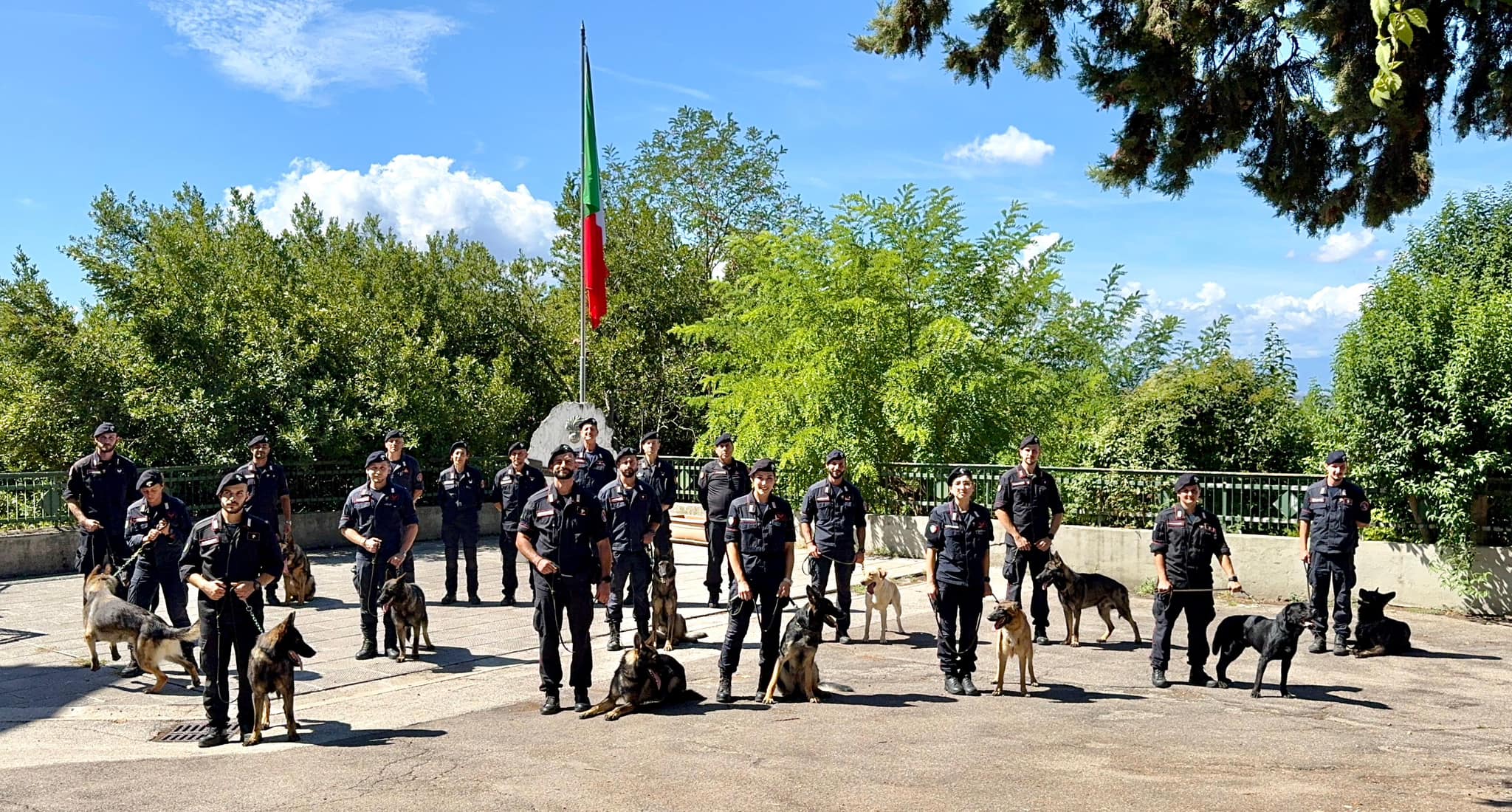 Concluso percorso formativo per i cani di razza e i loro conduttori Carabinieri: le nuove unità cinofile pronte a dare il loro contributo