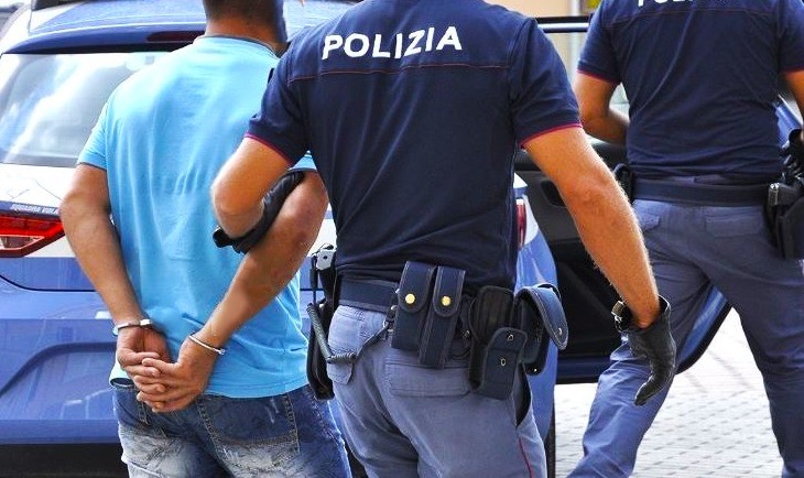 Nel Nisseno arrestato 23enne che non s’è fermato all’alt della Polizia: nella sua Panda trovati 1 kg di Hashish e una pistola con matricola abrasa