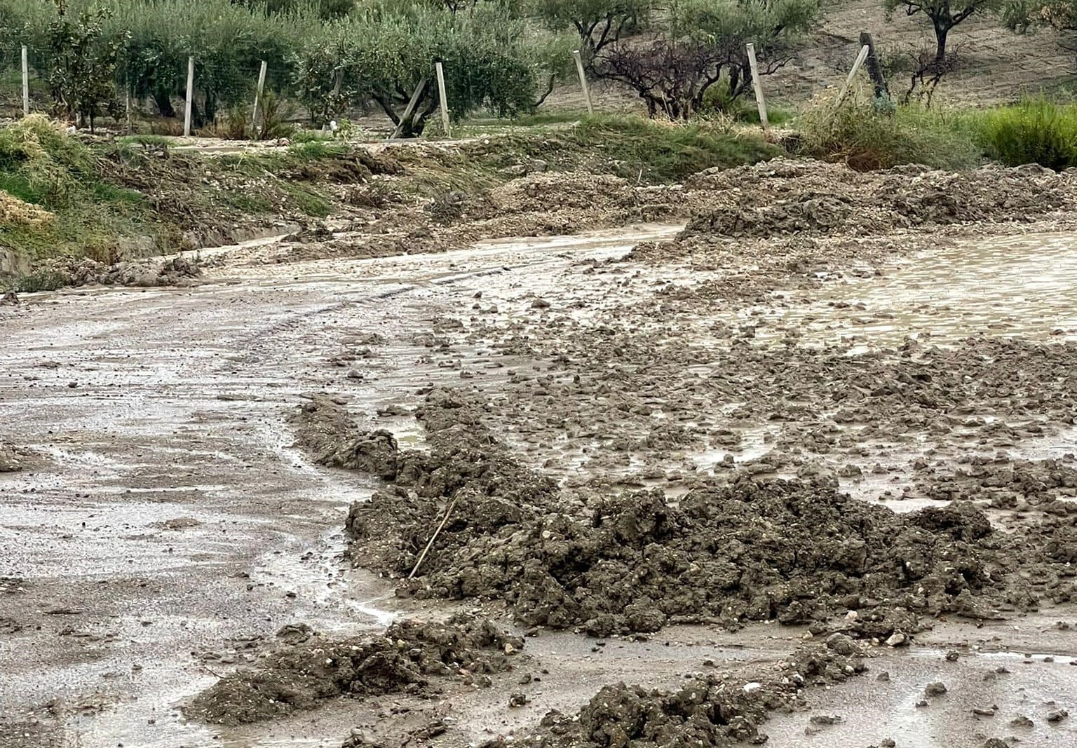 Milena. Piogge provocano smottamento in contrada Kappa: dal Comune l’invito a guidare con prudenza